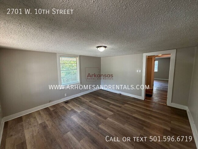 Foto del edificio - 2701 W 10th St