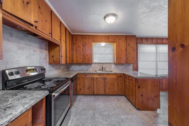 Building Photo - 4 br, 2 bath House - 208 Helena St