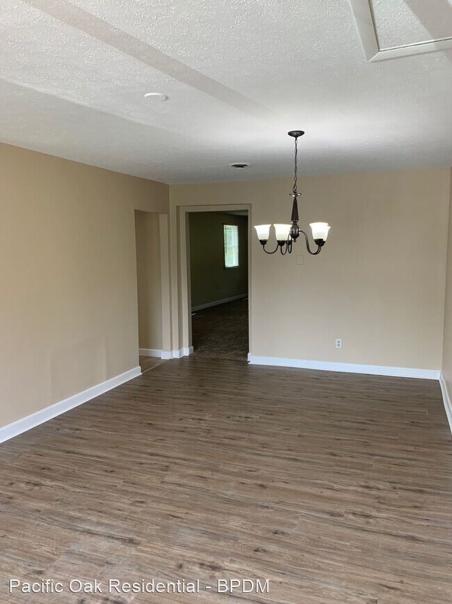 Building Photo - 4 br, 2.5 bath House - 2211 Ridge Creek Court