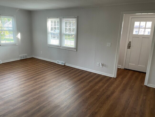 Building Photo - 2718 Bellevue Ave