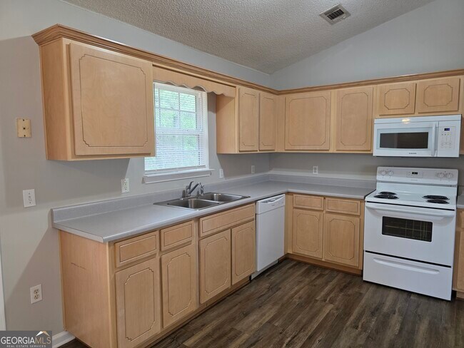 Foto del edificio - 200 Deer Rd