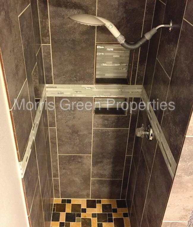 Foto del edificio - 2104 Cullen Ave