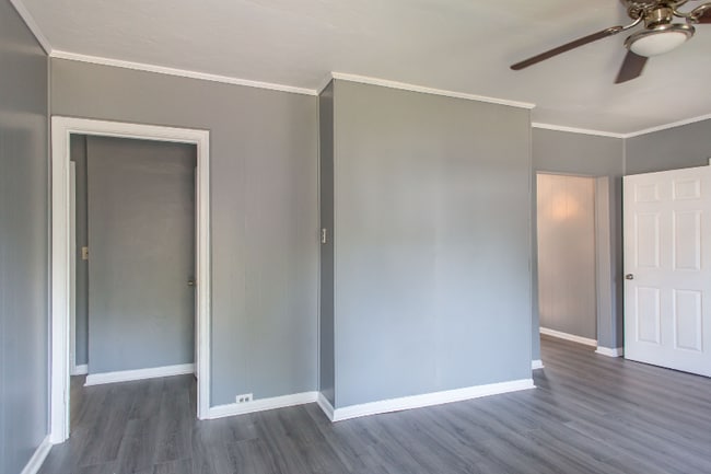 Foto del edificio - 2441 Blain St