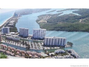Building Photo - 500 Bayview Dr