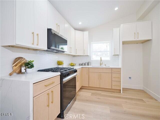 Foto del edificio - 7223 Fallbrook Ave
