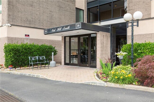 Foto del edificio - 130 Colonial Pkwy