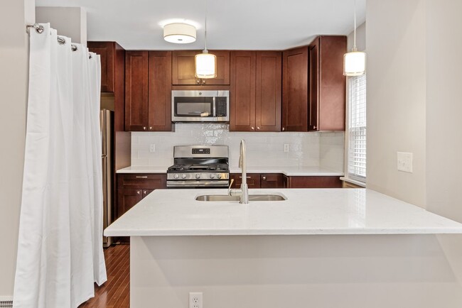 Quartz Countertops - 1802 E Long St