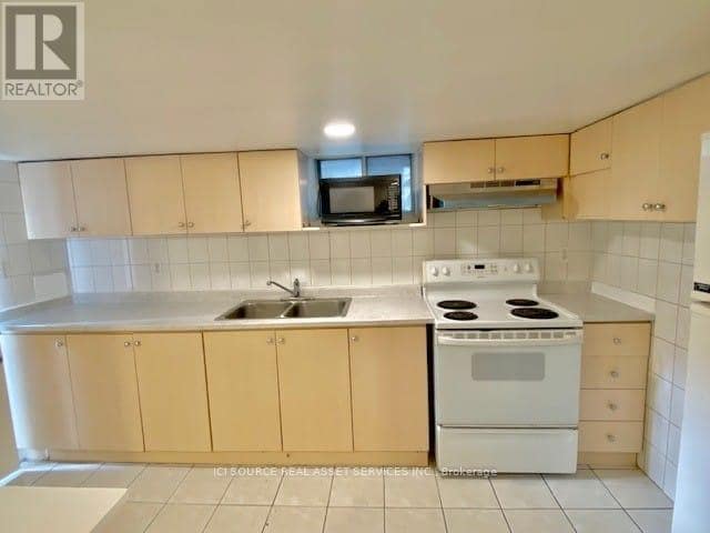 Building Photo - 56 Markham St