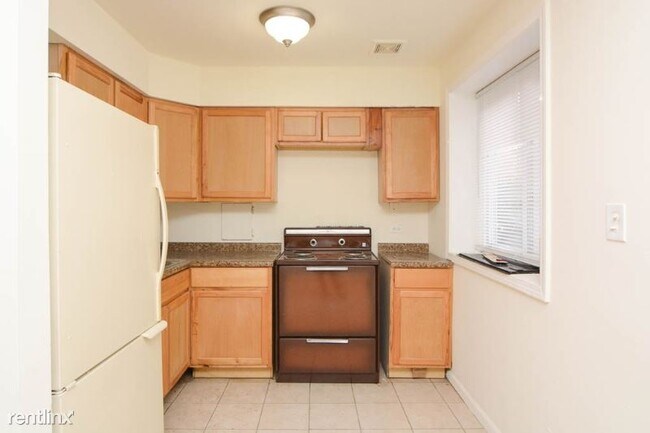 Building Photo - 850 W Margate Terrace