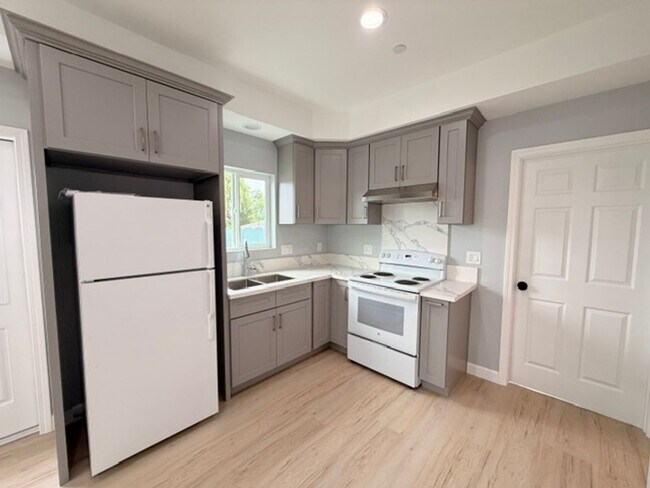 Foto del edificio - 5256-5260 Groveland Drive