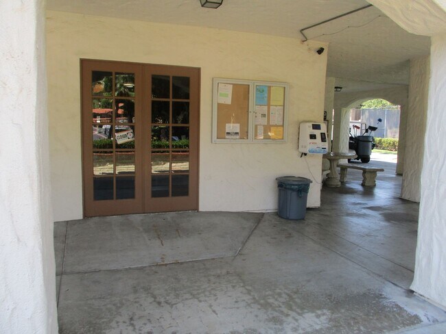 Building Photo - Desirable Mission Plaza Updated 1 Bedroom ...