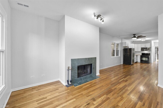 Foto del edificio - 3 br, 2 bath Condo - 1443 W Walton St