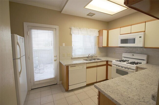 Foto del edificio - 2910 Grants Lake Blvd