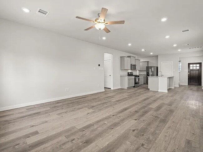 Foto del edificio - 17115 King Eider Rd