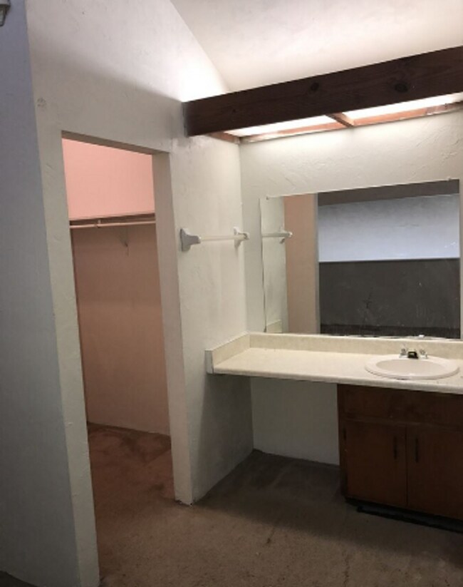 Building Photo - Cute 1Bd/1.5Ba - steal of a Deal