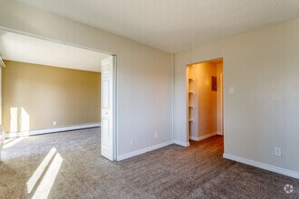 1BR, 1BA - 570SF - Greentree Village Apartments