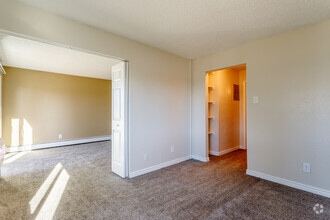 1BR, 1BA - 570SF - Greentree Village Apartments