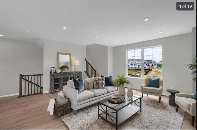 Building Photo - Modern Elegance Meets Everyday Comfort in ...
