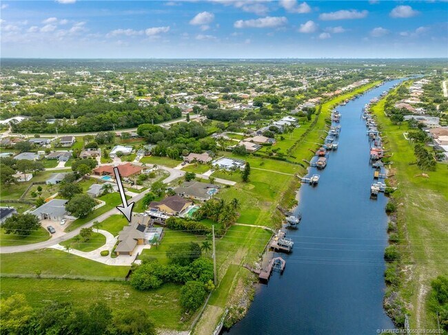 Foto del edificio - 2582 SW Barber Ln