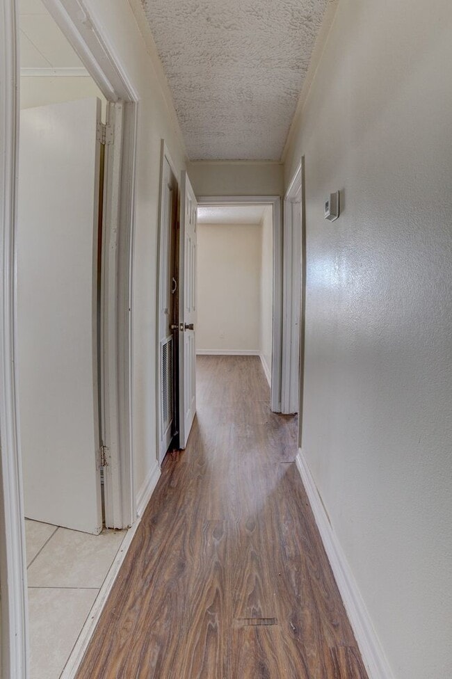 Building Photo - 3 Bed | 1 Bath in Coweta!
