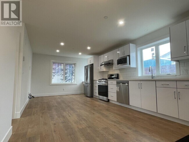 Photo du bâtiment - 625-625 W 53rd Ave