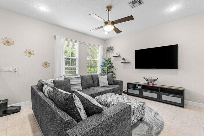 Foto del edificio - 212 W Thatch Palm Cir