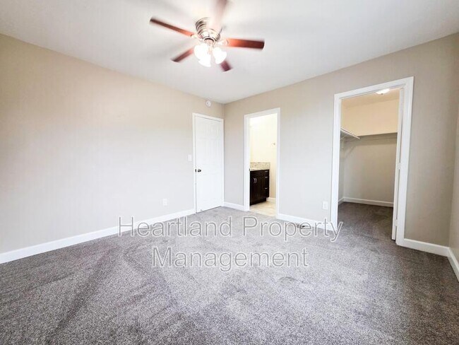 Foto del edificio - 8386 Golden Ave