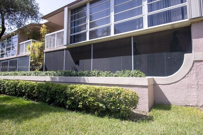 Foto del edificio - 4760 NW 102nd Ave