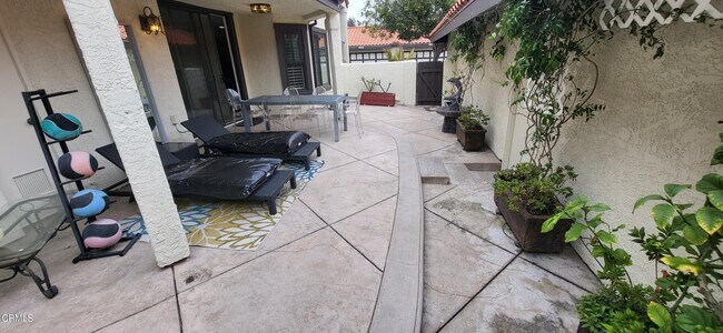 Building Photo - 2155 Martinique Ln