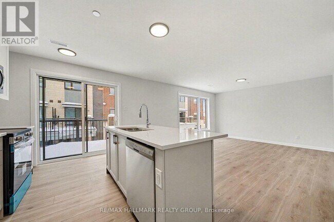 Photo du bâtiment - 401 Glenroy Gilbert Dr