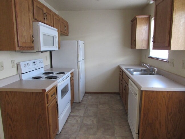 Building Photo - 20320 Skyview Dr