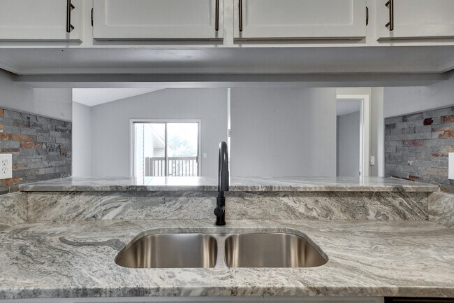 Building Photo - 3704 N 109th Plz