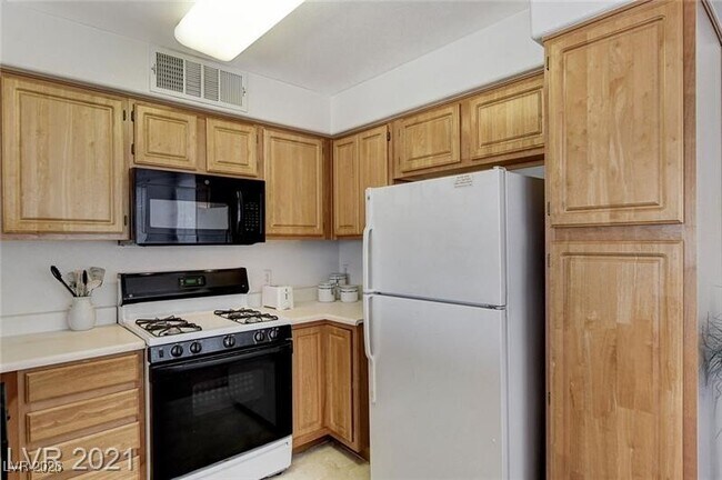 Foto del edificio - 5710 E Tropicana Ave