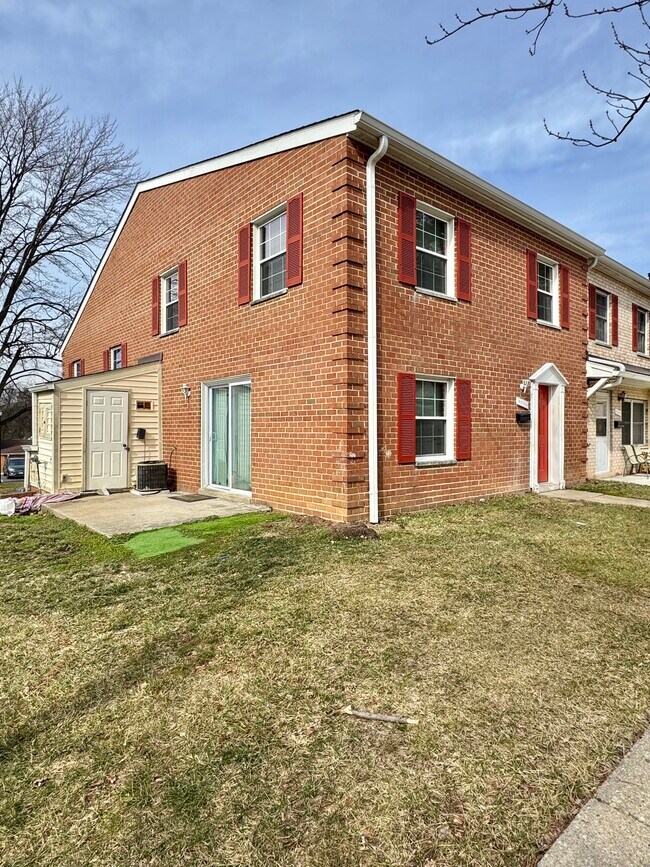 Building Photo - 9225 Bridle Path Ln