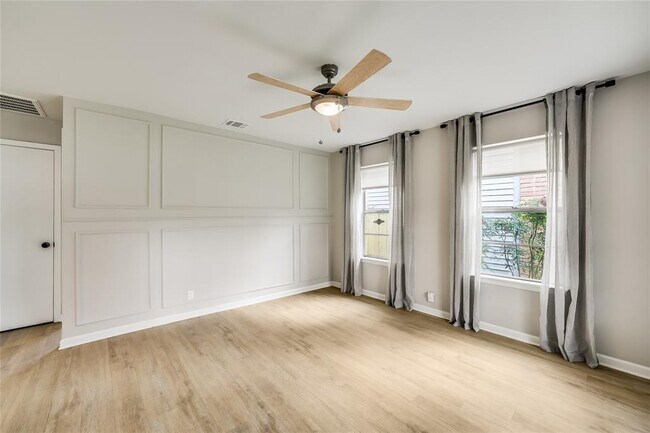 Foto del edificio - 1612 Elmhurst Dr