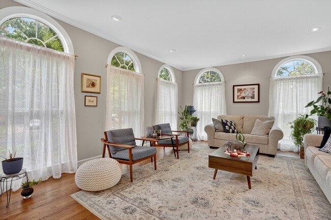 Building Photo - 401 N Lombardy St