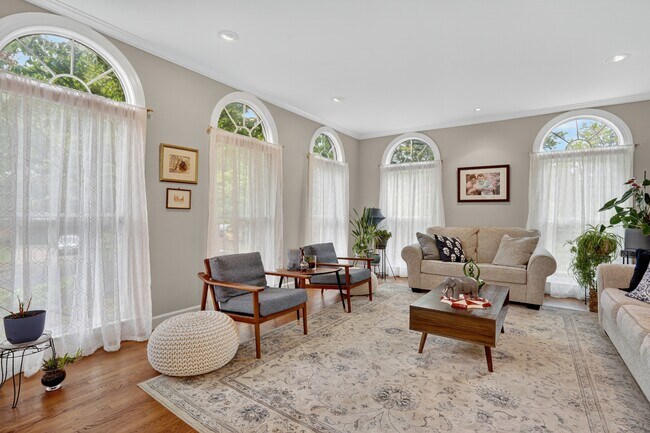 Foto del edificio - 401 N Lombardy St