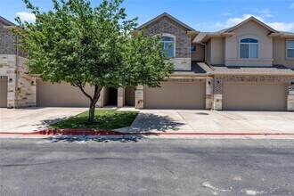 Building Photo - 2880 Donnell Dr