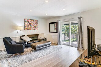 Building Photo - 10228 Regal Oaks Dr