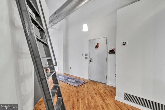 Building Photo - 428 N 13th Street Unit 3B