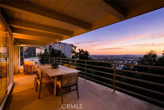 Foto del edificio - 8448 Franklin Ave