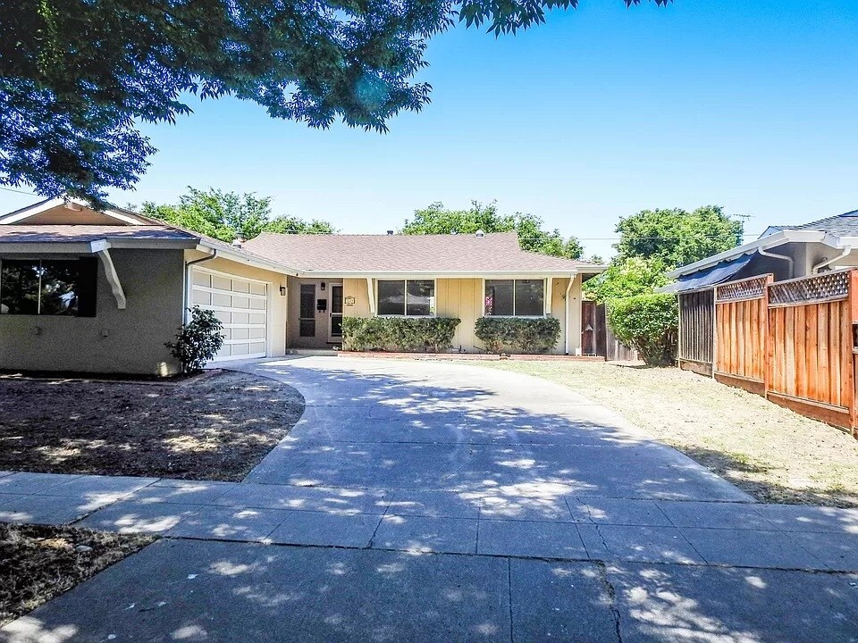Primary Photo - Single Family Home at 2419 Pebble Beach Dr...