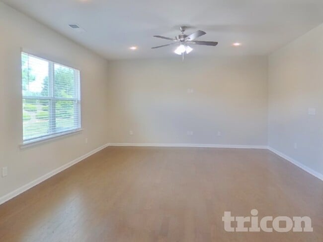 Building Photo - 280 Paulownia Cir