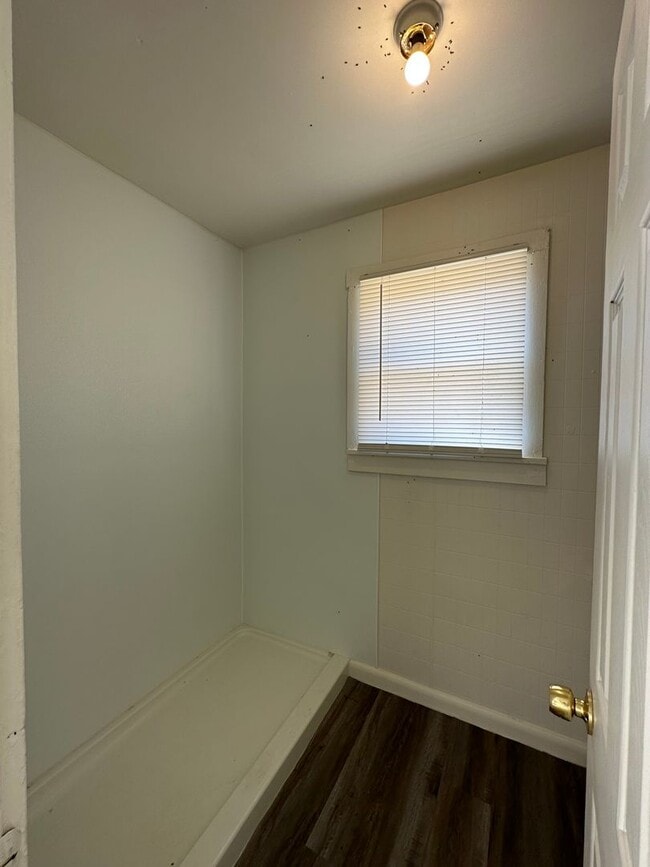 Building Photo - 1 bedroom