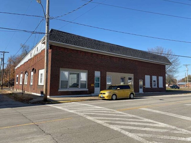 Building Photo - 120 S Main St