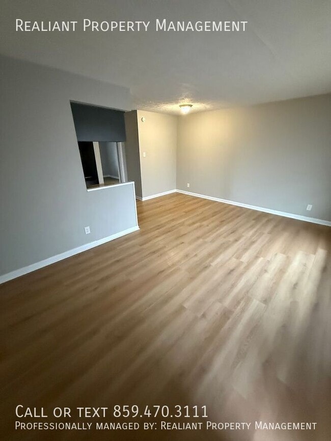 Building Photo - 2021 Cambridge Dr