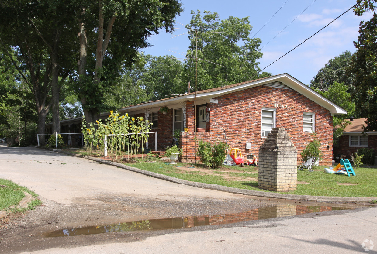 Primary Photo - Walker Street Apartments