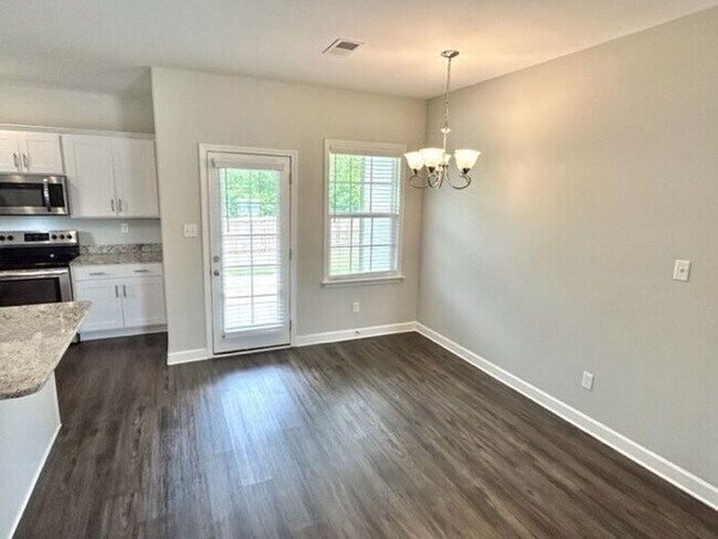 Building Photo - Now Leasing a4 Bedroom 2.5 Bath Home In Ol...