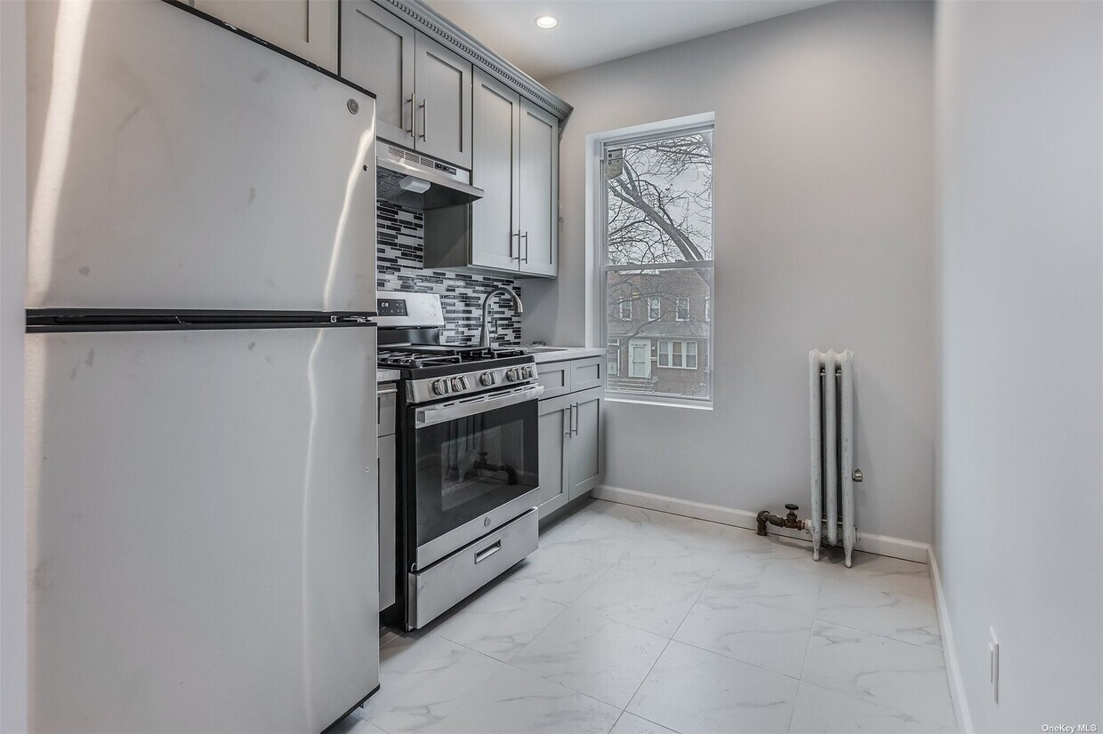 Building Photo - 64-05-64-35 35th Ave