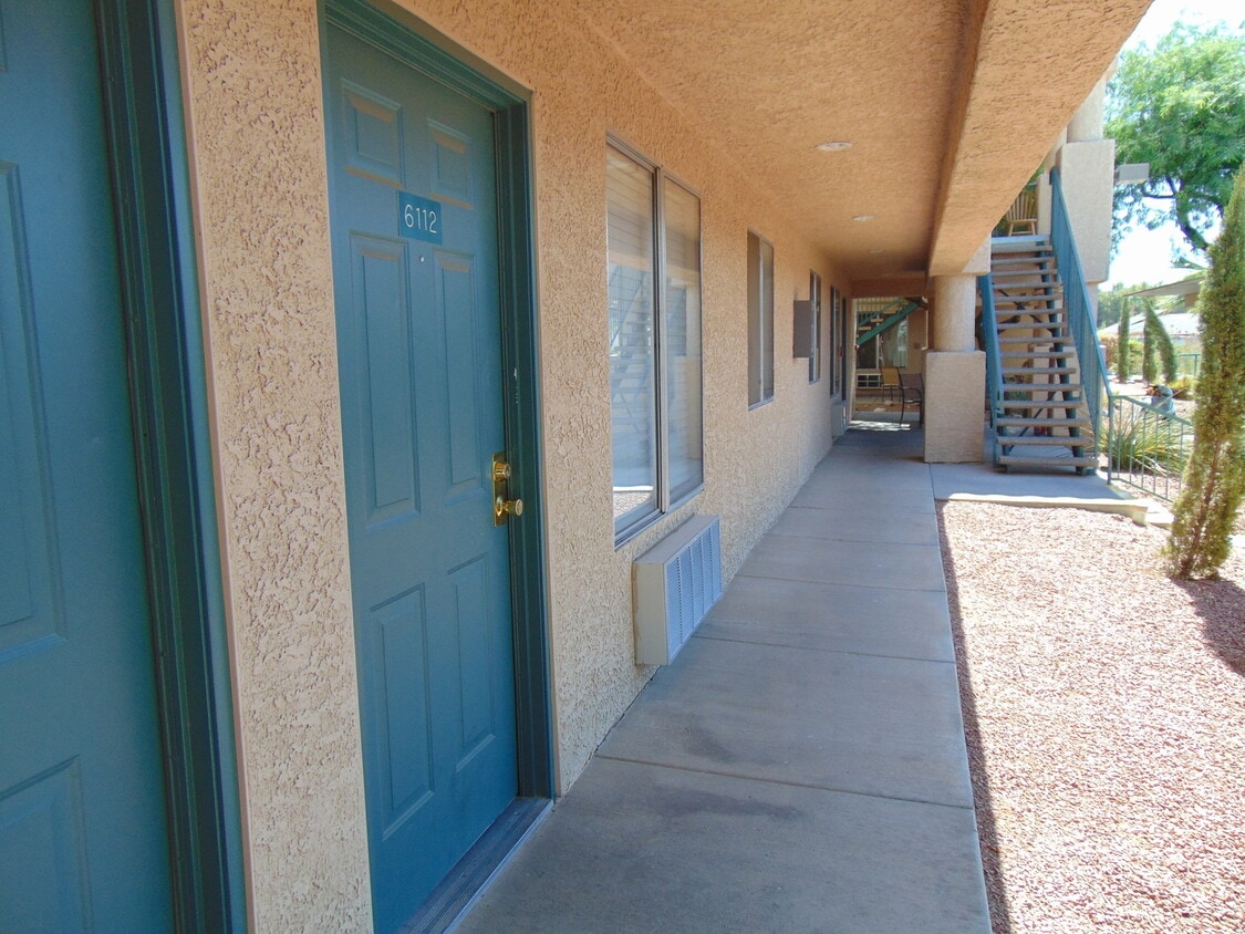 Foto principal - Lower Level Smokey Lane 1 bedroom, 1 bath ...